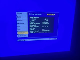 Epson EB-X05 Proyector - 480h de uso Caja y mando