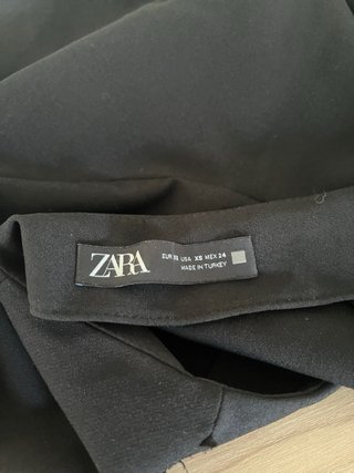 Falda Zara negra volantes