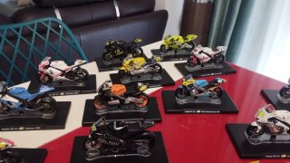 Colección de motos V.Rossi con sus libros. Son 36u