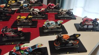 Colección de motos V.Rossi con sus libros. Son 36u
