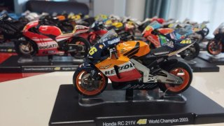 Colección de motos V.Rossi con sus libros. Son 36u