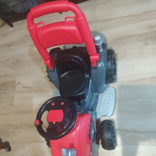 Trattore per bambini, in perfette condizioni.