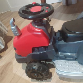 Trattore per bambini, in perfette condizioni.