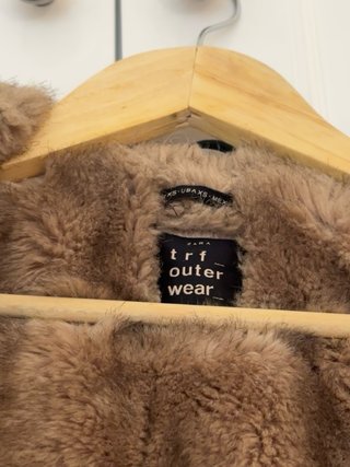 Parka Zara verde oscuro con capucha