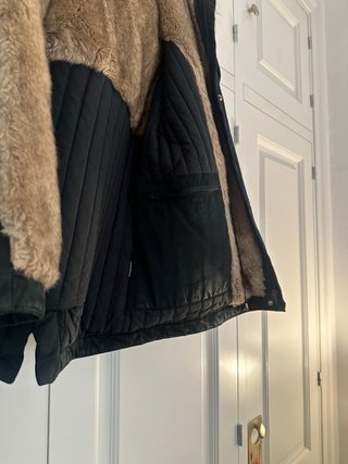 Parka Zara verde oscuro con capucha