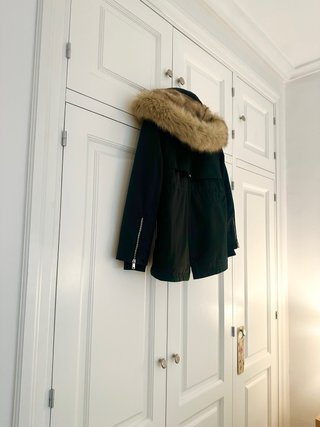 Parka Zara verde oscuro con capucha