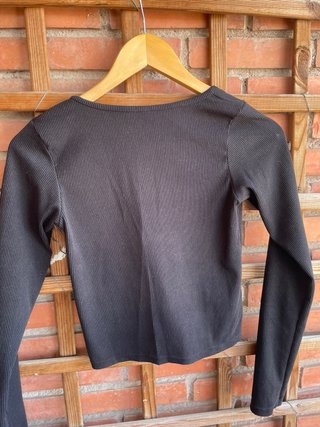 Camiseta negra de manga larga acanalada