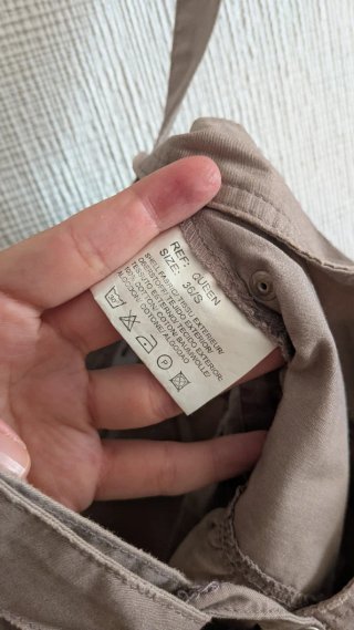Falda marrón beige con tirantes