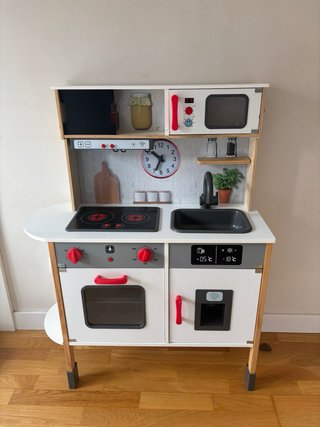 Cocinita de juguete de madera
