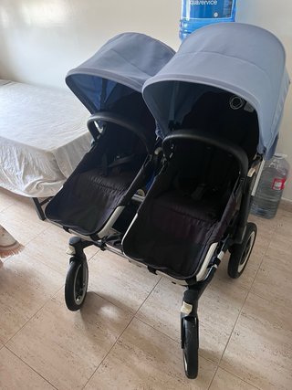 Carro gemelar azul