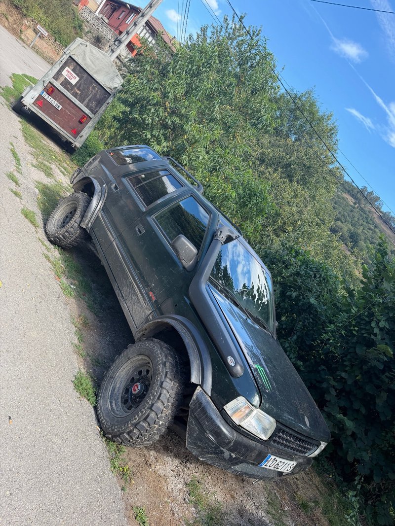 Opel Frontera 1998 - foto 1