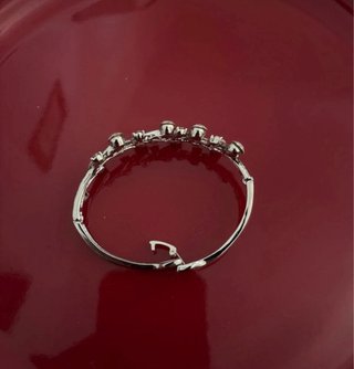 Braccialetto rigido con strass
