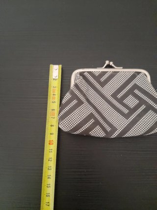 Monedero señora estampado geométrico