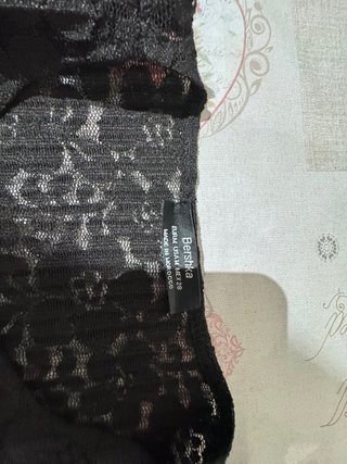 Blusa negra encaje manga larga