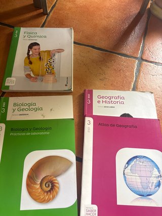 Se venden libros de santillana de Tercero ESO