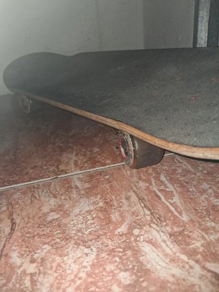 Skate con diseño de monstruo
