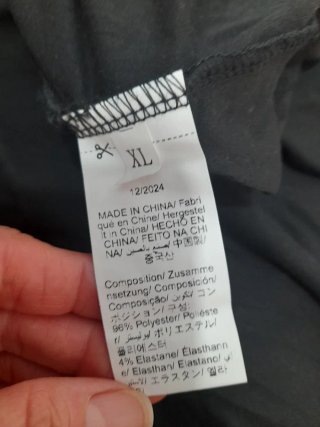 Vestido negro escotado