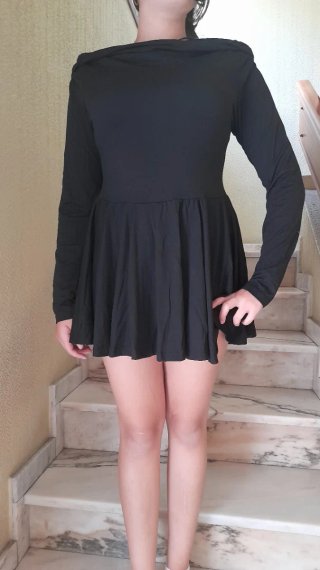 Vestido negro escotado