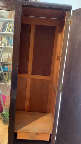 Armario antiguo de madera con espejo. Gratis!!