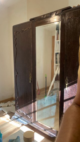 Armario antiguo de madera con espejo. Gratis!!