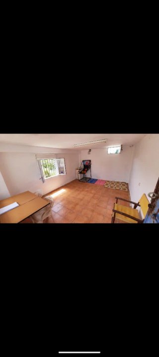 Chalet con luz y agua en carreter Loriguilla Chest