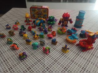 Súper Things: 30 figuras y 9 complementos