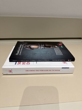 Lote 2 libros Historia+ Filosofía del Derecho