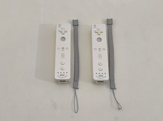 2 Mandos Wii Motion Plus Blancos + 2 Correas