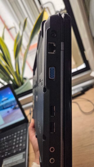Acer Aspire 15.6" AMD Vision. Per riparazione.
