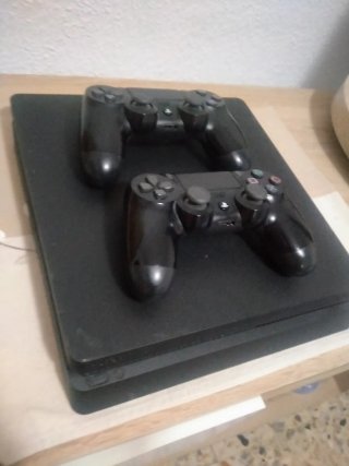 PlayStation 4 Slim 1TB Negra 2 mandos