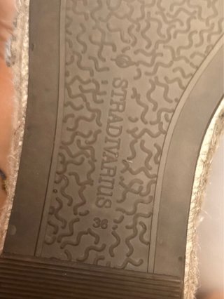 Alpargatas doradas con lazada