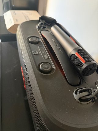 Altavoz JBL Negro con Micrófono