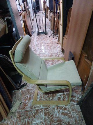 Sillón cómodo tela y madera