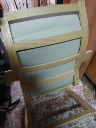 Sillón cómodo tela y madera