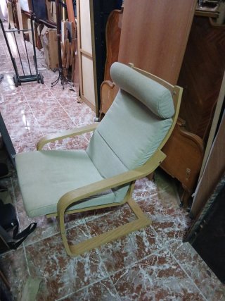 Sillón cómodo tela y madera
