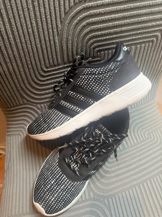Zapatillas Adidas Negras y Blancas Talla 38