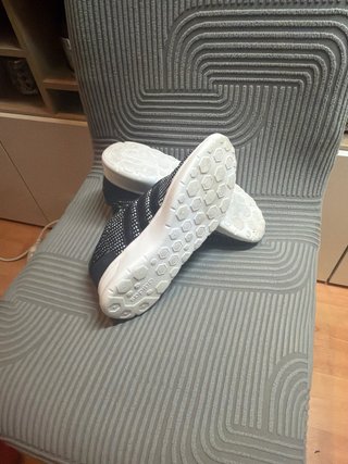 Zapatillas Adidas Negras y Blancas Talla 38