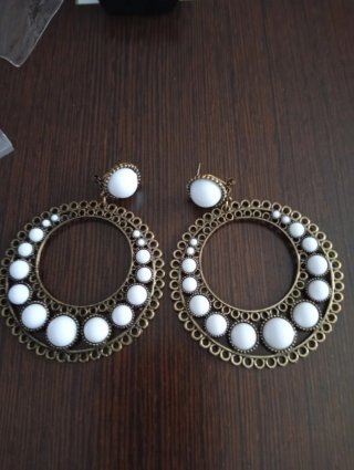 Pendientes flamenca dorados con blanco