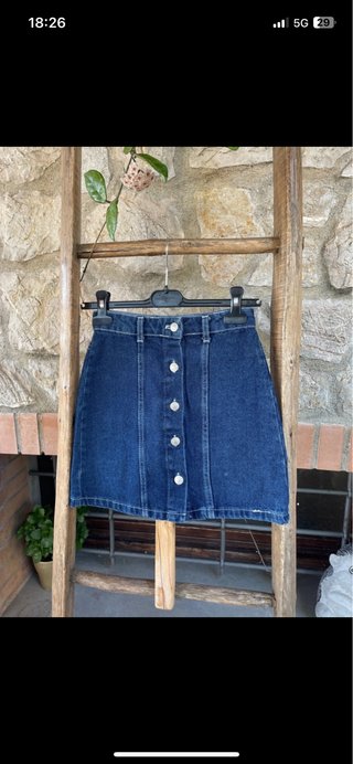 Minigonna in denim con bottoni