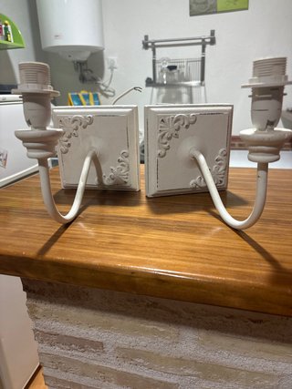2 Lámparas de pared blancas
