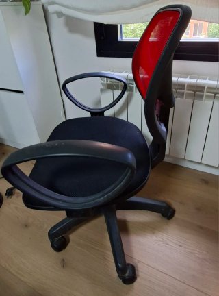 Silla de oficina/estudio negra y roja