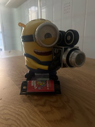 Minions porta- bevanda  con videocamera