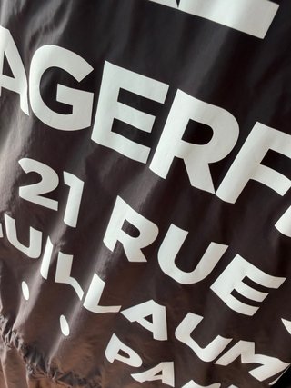 Gabardina Karl Lagerfeld Negra. Original