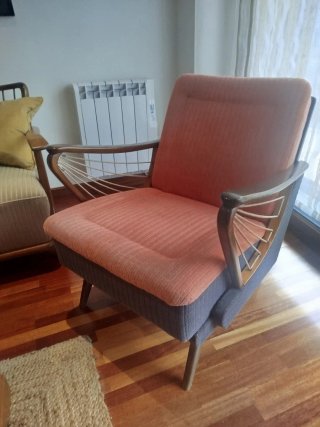 Sillón vintage retro de madera y tapizado