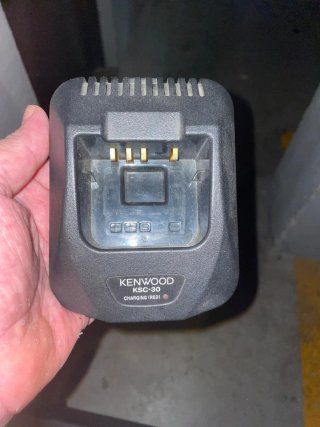 Cargador Kenwood KSC-30