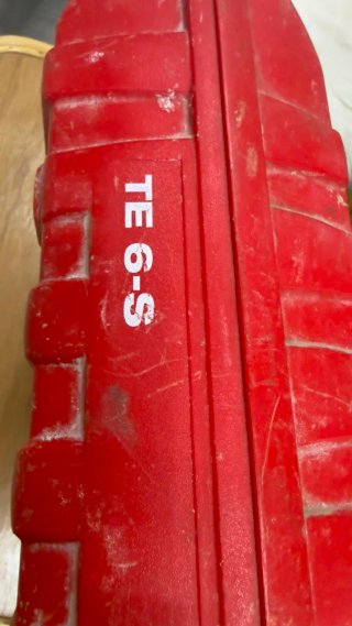 Caja HILTI Roja