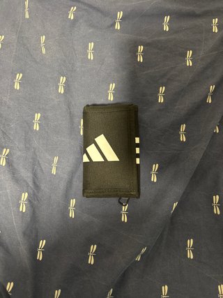 Cartera Adidas Negra y Blanca