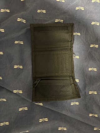 Cartera Adidas Negra y Blanca