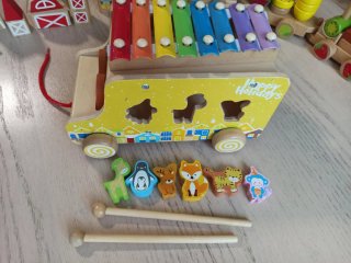 Lote 3 juguetes madera: tren, xilófono, granja