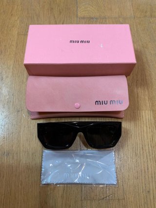 Gafas de sol Miu Miu negras - Set completo